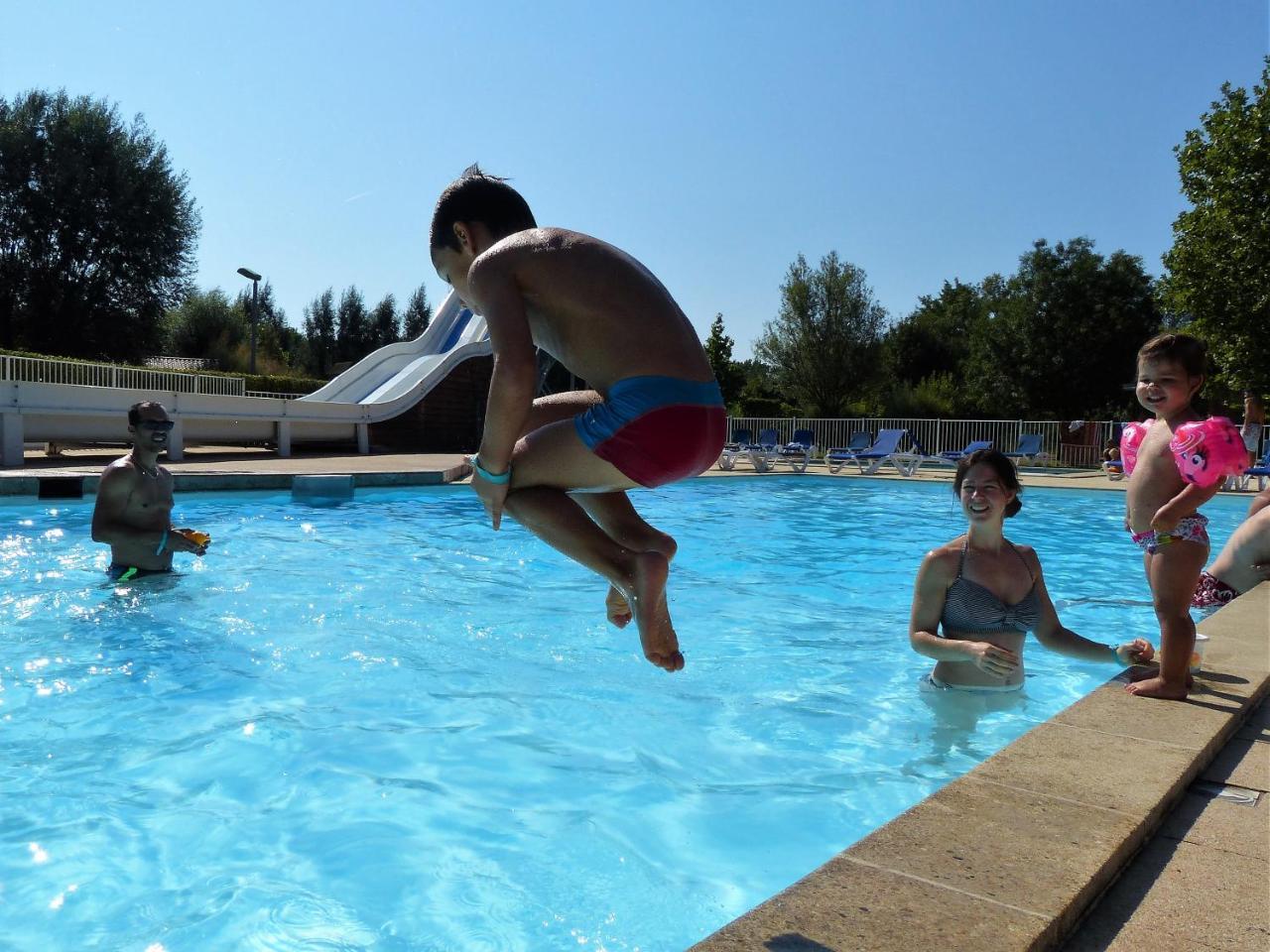 Camping Les Portes Du Beaujolais Anse Exteriér fotografie